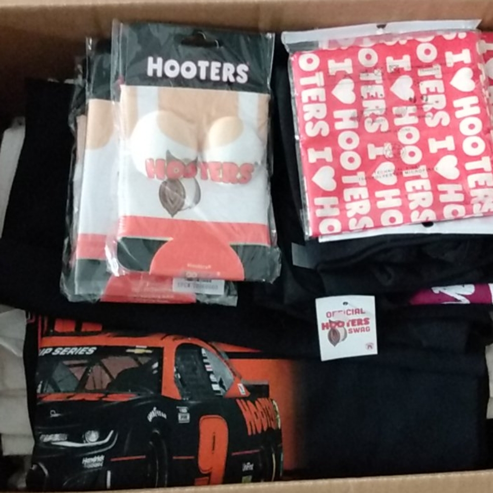 Hooters Bundle
